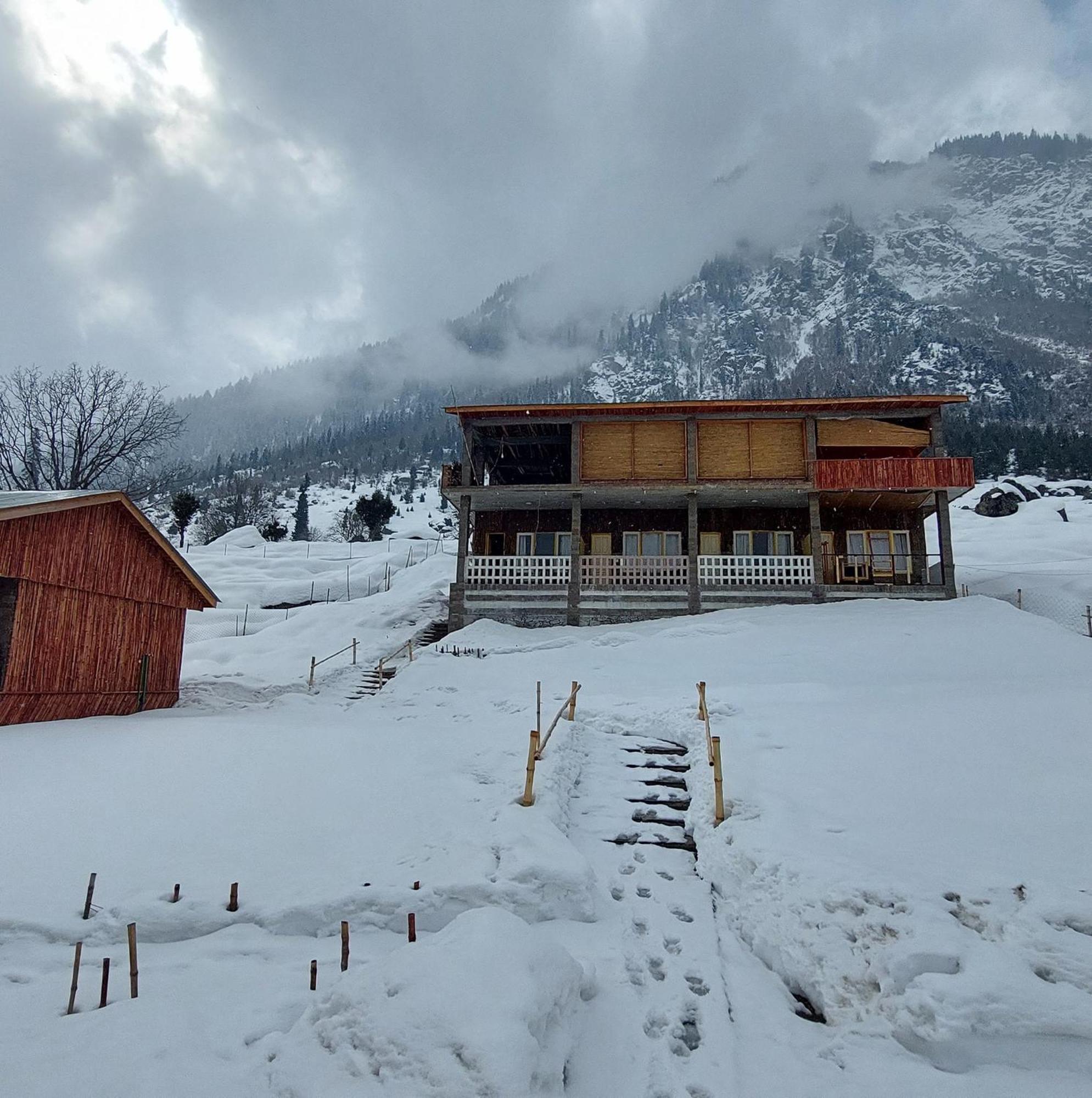 Khana Badosh Resort Kalam Extérieur photo